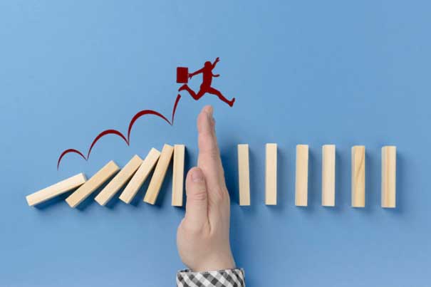 ساختن راه حل بهتر است یا برون سپاری آن؟